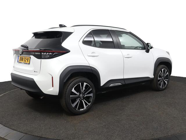 Toyota YARIS Cross 1.5 Hybrid 115 Dynamic | DEMOVOORDEEL | ADG Edition | Exclusief Lederen Interieur | 18" Lichtmetalen velgen | Stoel- en Stuurwielverwarming | Unieke uitvoering |