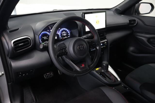 Toyota YARIS 1.5 Hyb 130 GR Sport Automaat | Camera | Winter Pakket | Keyless