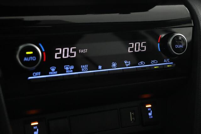 Toyota YARIS Cross 1.5 Hybrid Executive | 360 graden camera | Panoramadak | Stoelverwarming |