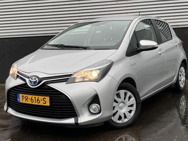 Toyota YARIS 1.5 Hybrid Trend Automaat, achteruitrij camera, cruise control, elektr. climate control, navigatie, start/stop systeem, boekjes compleet