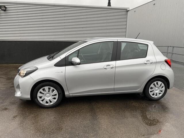 Toyota YARIS 1.5 Hybrid Trend Automaat, achteruitrij camera, cruise control, elektr. climate control, navigatie, start/stop systeem, boekjes compleet