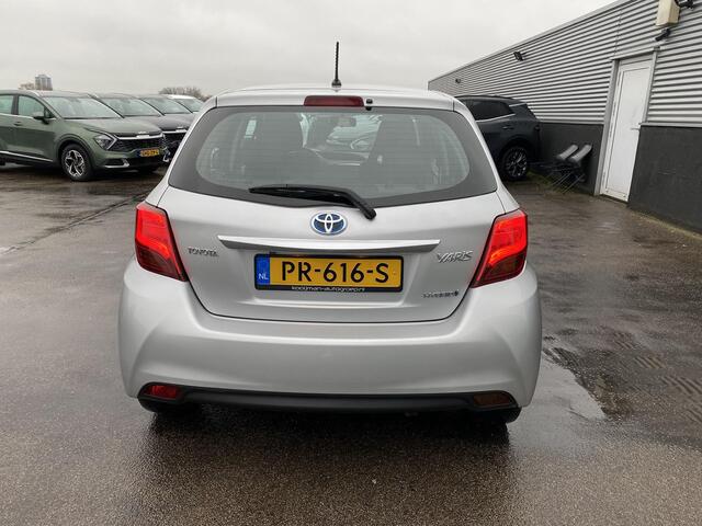 Toyota YARIS 1.5 Hybrid Trend Automaat, achteruitrij camera, cruise control, elektr. climate control, navigatie, start/stop systeem, boekjes compleet