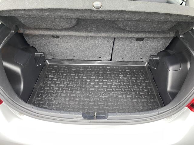 Toyota YARIS 1.5 Hybrid Trend Automaat, achteruitrij camera, cruise control, elektr. climate control, navigatie, start/stop systeem, boekjes compleet