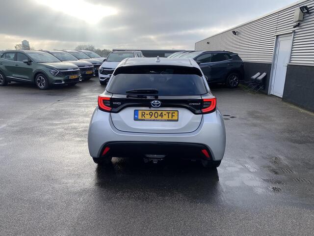 Toyota YARIS 1.5 Hybrid Launch Edition Navigatie APple CarPlay/Android Auto, achteruitrij camera, dodehoek detectie, HUD, keyless, parkeersensoren