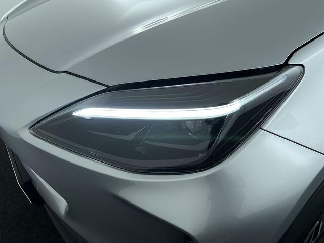 Toyota YARIS Cross 1.5 Hybrid Dynamic | Trekhaak | Navigatie | All seasonbanden | RIJKLAAR