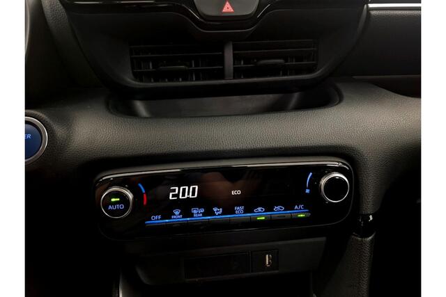 Toyota YARIS 1.5 Hybrid 85kW/115pk CVT Dynamic SOUNDPAKKET + ADAPT.CRUISE + LANE ASSIST + APPLE CARPLAY/ANDROID AUTO + LED KOPLAMPEN + CLIMA + PD-GLASS + ACHTERUITRIJCAMERA + SPORTSTOELEN + MISTLAMPEN + 16" LM-VELGEN!!