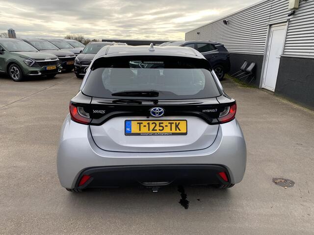 Toyota YARIS 1.5 Hybrid Active Afneembare Trekhaak, Navigatie Apple Carplay/Android Auto, achteruitrij camera, adaptieve cruise control, lage km stand!