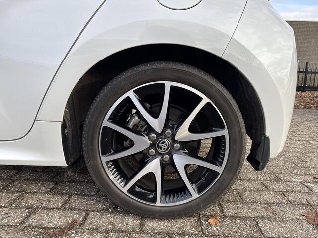 Toyota YARIS 1.5 Hybrid Bi-Tone | 06-10141018 Voor meer informatie