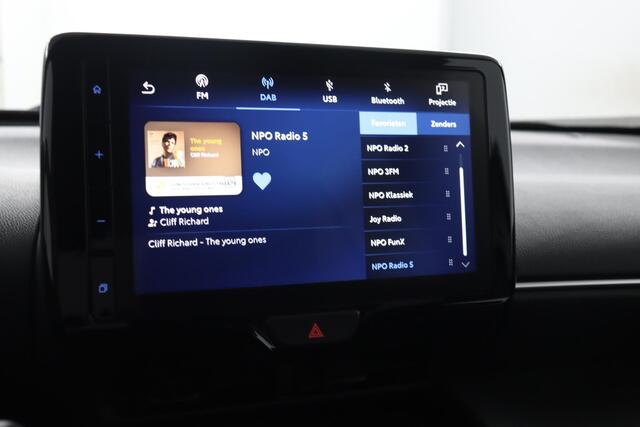 Toyota YARIS Cross 1.5 Hybrid Dynamic | Trekhaak | Parkeer sensoren | Navigatie |
