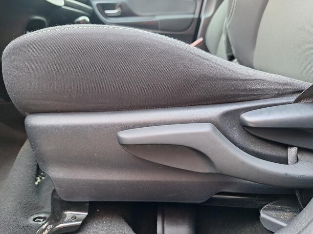 Toyota YARIS 1.5 Hybrid Bi-Tone