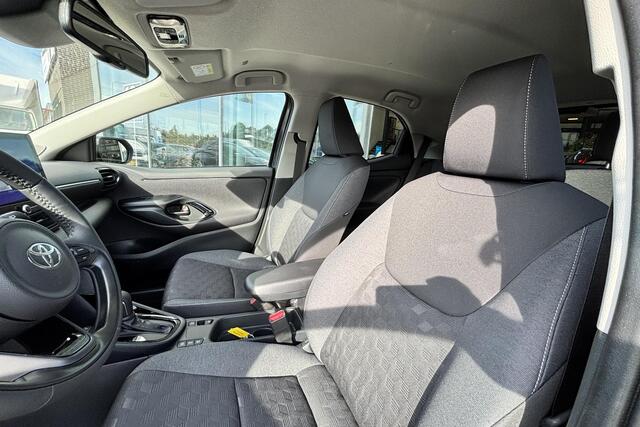 Toyota YARIS 1.5 Hybrid 115 Dynamic Comfort Pack ,Parkeersensoren, Dodehoek Detectie, Stuur /Stoel verwarming