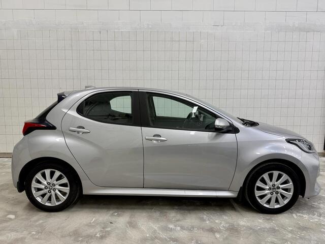 Toyota YARIS 1.5 VVT-i Carplay / Stuur & Stoelverwarming / LMV