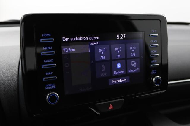 Toyota YARIS 1.5 VVT-i Dynamic | Trekhaak | Navigatie | Keyless start en entry|