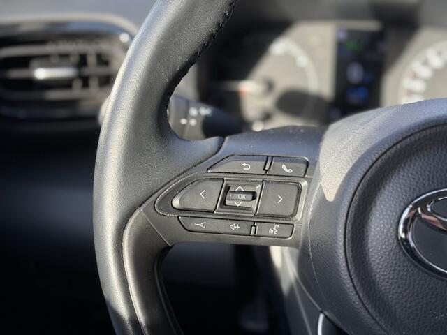 Toyota YARIS 1.5 Hybrid Active Automaat!! | Camera | Clima | Navigatie | Allseason Banden | Cruise | Ndl Auto | RIJKLAARPRIJS INCL 12 MAANDEN GARANTIE EN BEURT