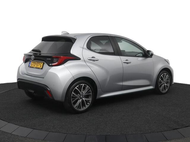 Toyota YARIS 1.5 Hybrid 130 Executive | Stuur en stoelverwarming | Stof - Leder | Parkeersensoren | 17 " Lichtmetalen velgen |