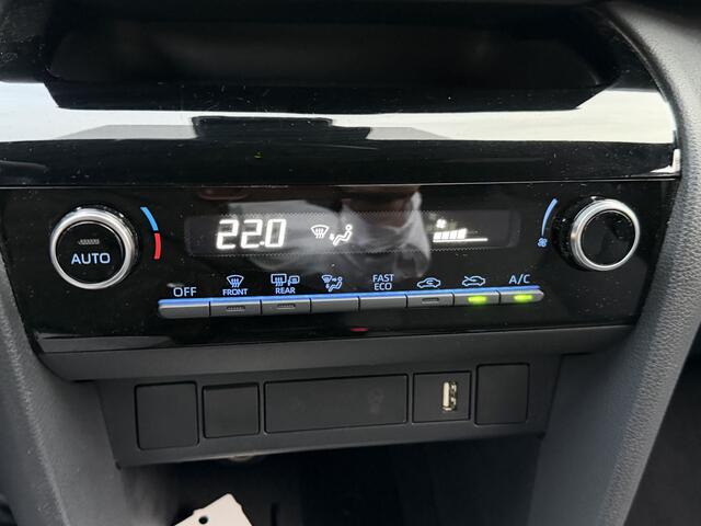 Toyota YARIS Cross 1.5 Hybrid First Edition Automaat Navi Airco Afneembare Trekhaak cruise control in nieuw staat .