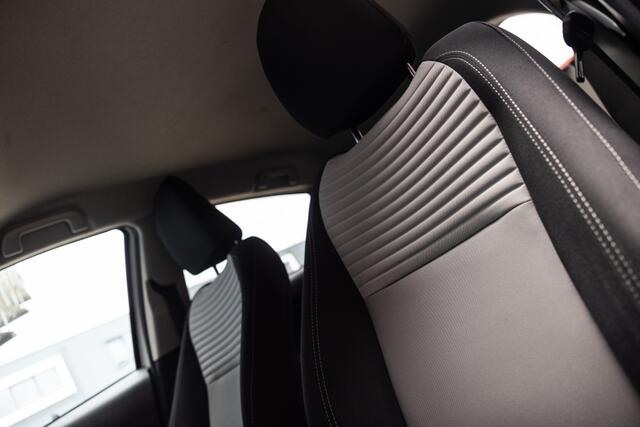 Toyota YARIS 1.5 VVT-i Dynamic | Stoelverwarming | Camera | Trekhaak |