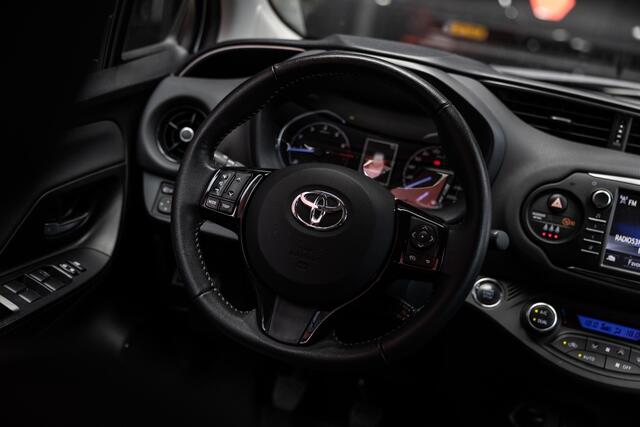 Toyota YARIS 1.5 VVT-i Dynamic | Stoelverwarming | Camera | Trekhaak |