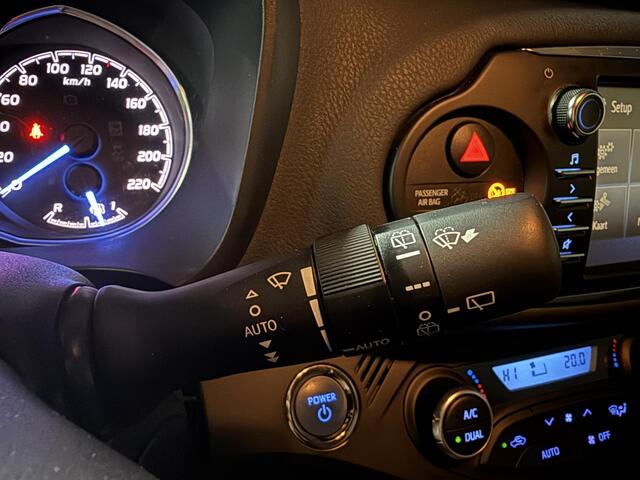 Toyota YARIS 1.5 Hybrid Bi-Tone