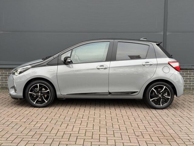 Toyota YARIS 1.5 Hybrid Bi-Tone Plus / Trekhaak / Panorama / Achteruitrij Camera / Cruise / Navigatie /