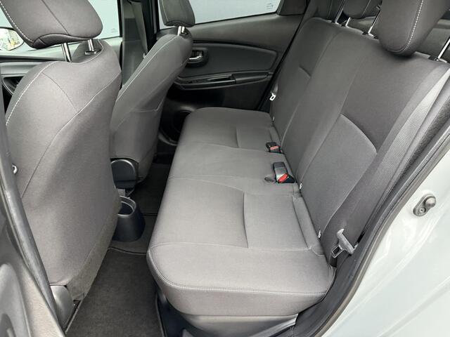 Toyota YARIS 1.5 Hybrid Bi-Tone Plus / Trekhaak / Panorama / Achteruitrij Camera / Cruise / Navigatie /