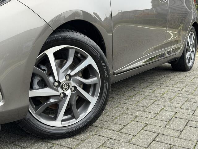 Toyota YARIS Executive 1.5 Hybrid 100PK e-CVT Automaat Achteruitrijcamera, Navigatie, Panoramadak, Climate Control, Cruise Control, Trekhaak