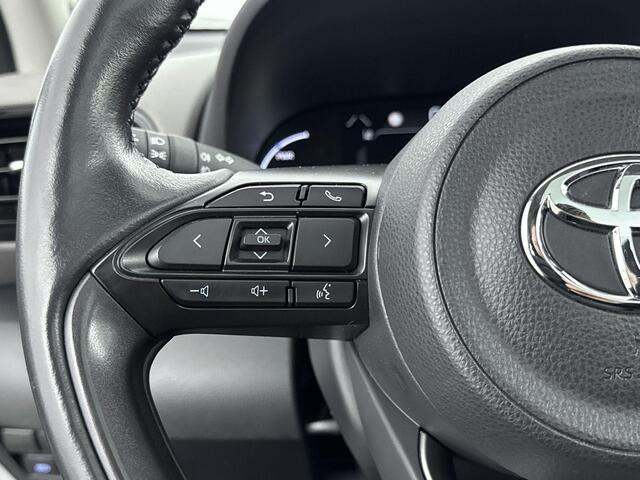 Toyota YARIS Cross 1.5 Hybrid 115Pk Adventure Automaat | Navigatie | Apple & Android Carplay | Cruise Control Adaptief | Parkeersensoren & Camera | Stoel- & Stuurverwarming | Climate Control | Electrische Achterklep | Panoramadak |