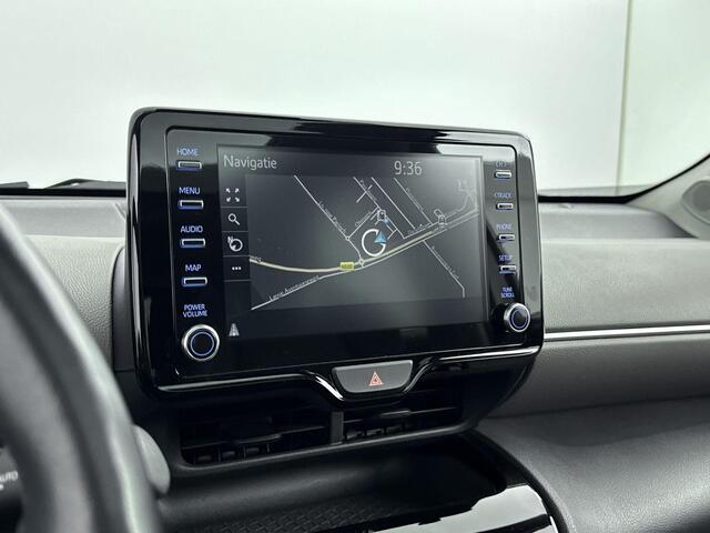 Toyota YARIS Cross 1.5 Hybrid 115Pk Adventure Automaat | Navigatie | Apple & Android Carplay | Cruise Control Adaptief | Parkeersensoren & Camera | Stoel- & Stuurverwarming | Climate Control | Electrische Achterklep | Panoramadak |