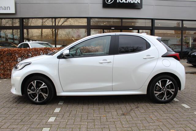 Toyota YARIS 1.5 Hybrid 115 First Edition Comfort Pack | Rijklaar | Parelmoer | Blind Spot | Stoel-/stuurverw. | Park.sensoren v+a | Apple/Android | LED | Keyless