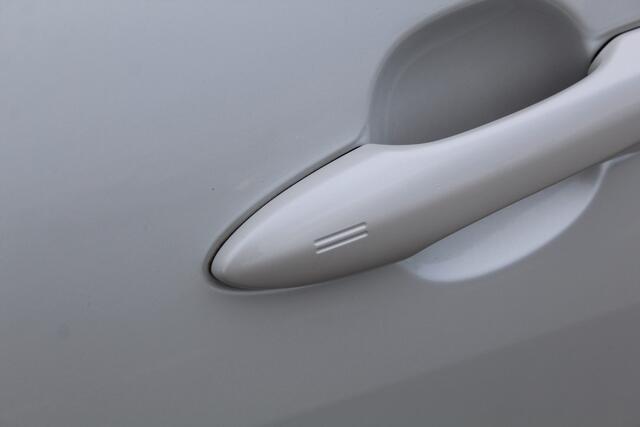 Toyota YARIS 1.5 Hybrid 115 First Edition Comfort Pack | Rijklaar | Parelmoer | Blind Spot | Stoel-/stuurverw. | Park.sensoren v+a | Apple/Android | LED | Keyless