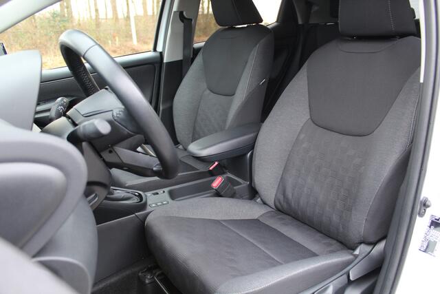 Toyota YARIS 1.5 Hybrid 115 First Edition Comfort Pack | Rijklaar | Parelmoer | Blind Spot | Stoel-/stuurverw. | Park.sensoren v+a | Apple/Android | LED | Keyless