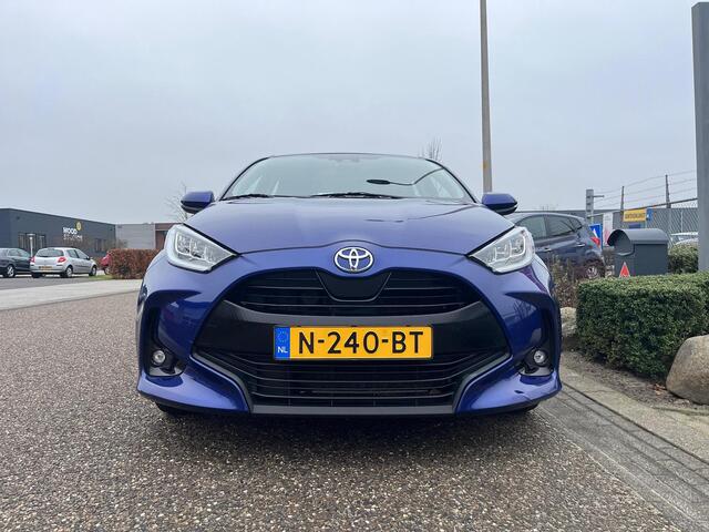 Toyota YARIS 1.5 VVT-i Business Plus | Adap. Cruise Control | 125PK | NAVI | Carplay | Achteruitrijcamera | Digitaal Display | All-seasonbanden
