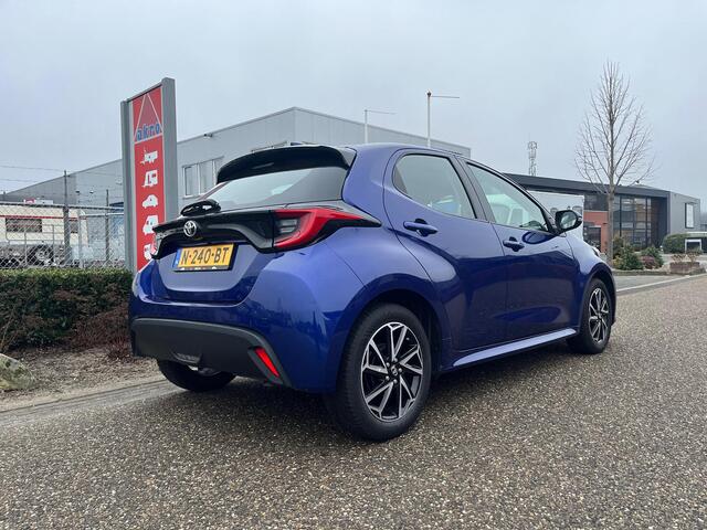 Toyota YARIS 1.5 VVT-i Business Plus | Adap. Cruise Control | 125PK | NAVI | Carplay | Achteruitrijcamera | Digitaal Display | All-seasonbanden