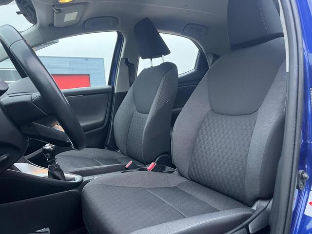 Toyota YARIS 1.5 VVT-i Business Plus | Adap. Cruise Control | 125PK | NAVI | Carplay | Achteruitrijcamera | Digitaal Display | All-seasonbanden