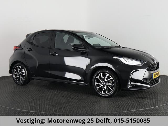 Toyota YARIS 1.5 HYBRID DYNAMIC 1e EIG. GARANTIE 8-2033 AUTOMAAT .CARPLAY NAVIGATIE . CAMERA . STOELVERWARMING . APPLE CARPLAY & ANDROID AUTO.