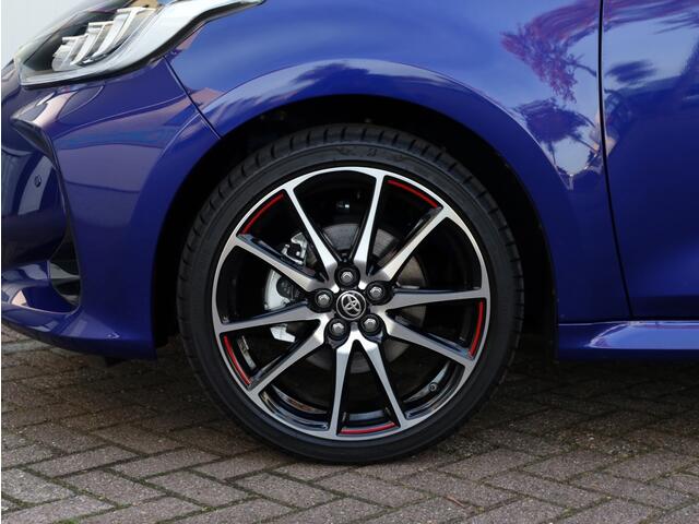 Toyota YARIS 1.5 Hybrid 130 GR Sport | Bi-Tone | Leder/Alcantara | Dodehoek