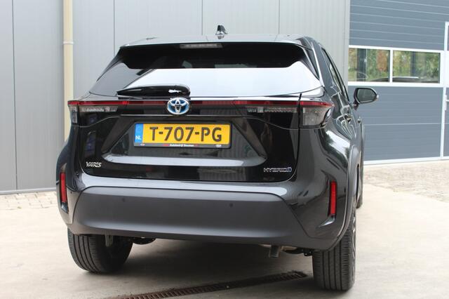 Toyota YARIS Cross 1.5 Hybrid Team D PDC / Stoelverwarming / Navigatie / BSM