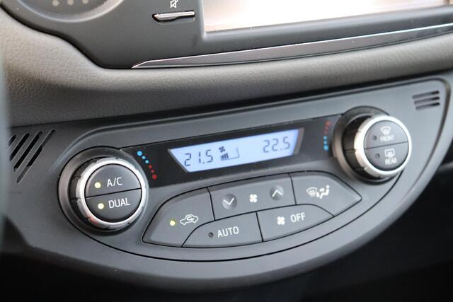 Toyota YARIS 1.5 Hybrid Aspiration, Bluetooth, Airco, Parkeercamera, Lane assist, Pre Collision warning, Cruise Control.