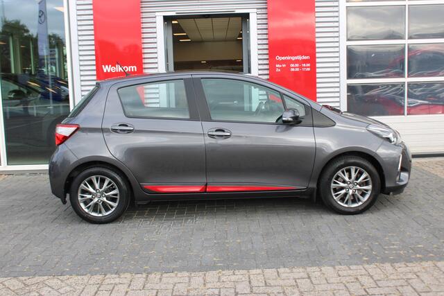 Toyota YARIS 1.5 VVT-i Design Red met trekhaak