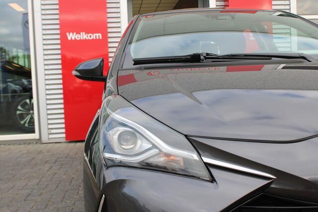 Toyota YARIS 1.5 VVT-i Design Red met trekhaak