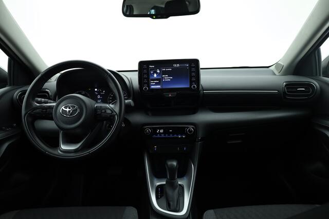 Toyota YARIS 1.5 Hybrid Active | Adapt. Cruise | CarPlay | Stoelverw. | Camera | All-season | Navi by App