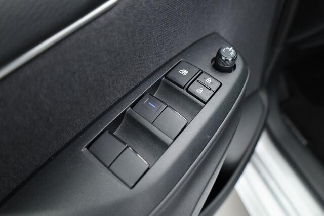 Toyota YARIS 1.5 Hybrid Active | Adapt. Cruise | CarPlay | Stoelverw. | Camera | All-season | Navi by App