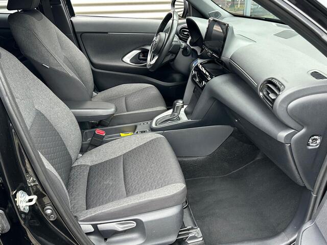 Toyota YARIS Cross 1.5 Hybrid Dynamic | PDC VOOR EN ACHTER | APPLE CARPLAY | INKLAPBARE SPIEGELS | DODEHOEK DETECTIE | STUUR EN STOELVERWARMING | LMV 17'' |