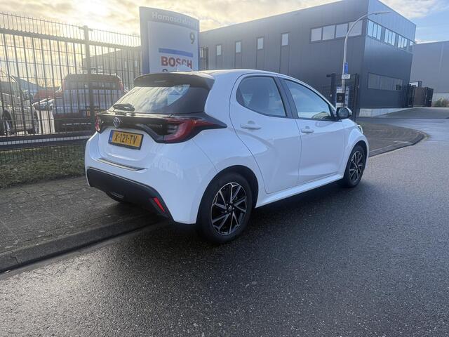 Toyota YARIS 1.5 Hybrid Dynamic met o.a. camara, climate control, stoelverwarming, full led, DAB, apple carplay/android auto etc.