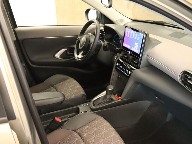 Toyota YARIS Cross 1.5 Hybrid 130 Executive - ORIGINEEL NEDERLANDSE AUTO - CLIMATE CONTROL - ADAPTIEVE CRUISE CONTROL - APPLE CARPLAY/ANDROID AUTO - KEYLESS ENTRY/START - EXTRA GETINT GLAS ACHTER - VOORSTOELEN VERWARMD