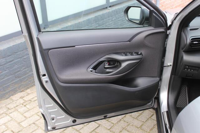 Toyota YARIS Cross 1.5 Hybrid 115 Dynamic Navi/Carplay, Keyless Entry/start, WinterPack, LED, NIEUW!!