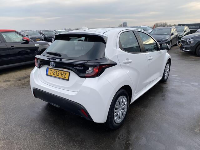 Toyota YARIS 1.5 Hybrid Active 1e eign. Nieuw geleverd, adaptieve cruise control, achteruitrij camera, navigatie Apple Carplay/Android Auto