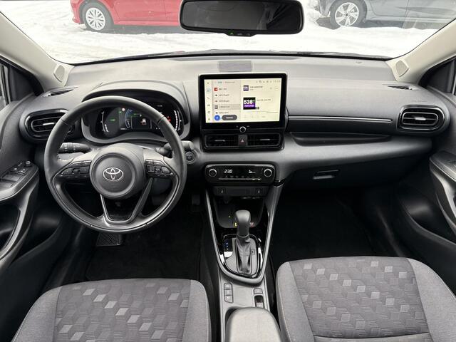 Toyota YARIS 1.5 Hybrid 115 Dynamic **STOEL EN STUURWIELVERWARMING/ KEYLESS/ PARKEERSENSOREN/ GARANTIE**