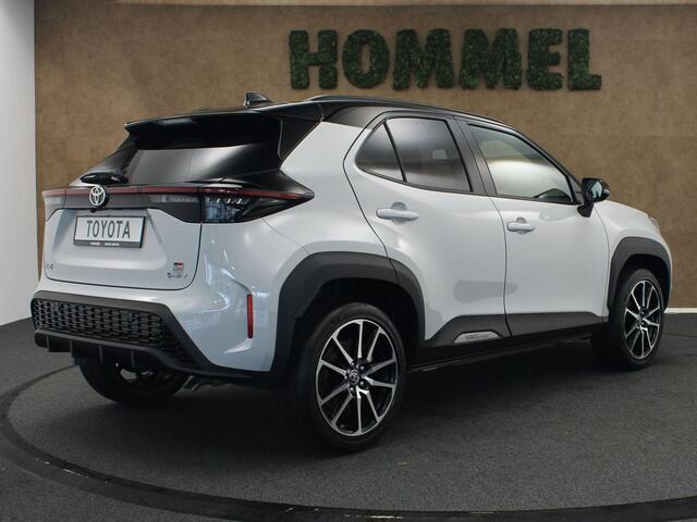 Toyota YARIS Cross 1.5 Hybrid 130 GR Sport - ELEKTRISCH BEDIENDE ACHTERKLEP - PARKEERSENSOREN VOOR + ACHTER - STOELVERWARMING VOORSTOELEN - STUURWIELVERWARMING - DODEHOEKDETECTIE - KEYLESS ENTRY/START - APPLE CARPLAY/ANDROID AUTO - CAMERA
