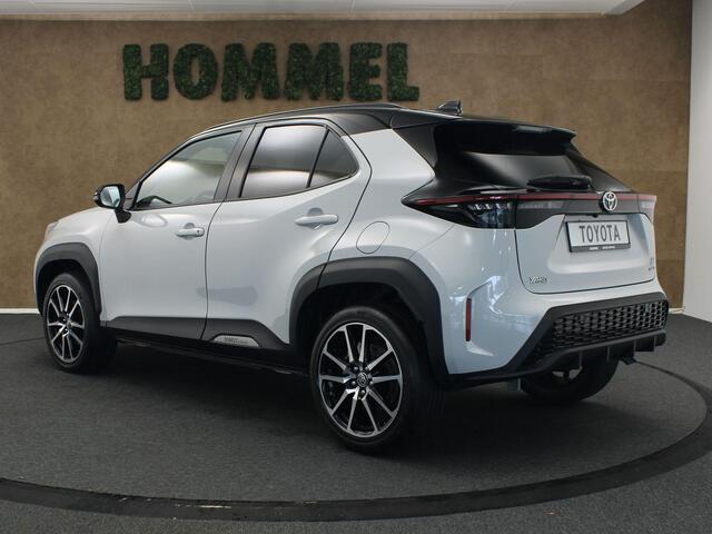 Toyota YARIS Cross 1.5 Hybrid 130 GR Sport - ELEKTRISCH BEDIENDE ACHTERKLEP - PARKEERSENSOREN VOOR + ACHTER - STOELVERWARMING VOORSTOELEN - STUURWIELVERWARMING - DODEHOEKDETECTIE - KEYLESS ENTRY/START - APPLE CARPLAY/ANDROID AUTO - CAMERA